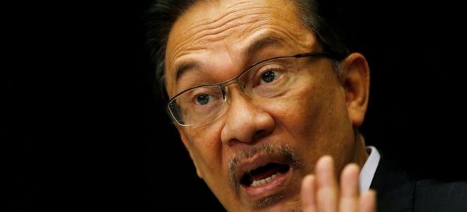 أنور إبراهيم زعيم المعارضة الماليزية يخسر التماسا لإطلاق سراحه