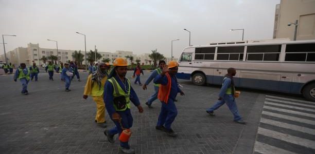 كيف ترى المنظمات الدولية إلغاء الدوحة لنظام كفالة العمال؟