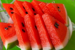 فوائد البطيخ للصحة العامة للإنسان وقيمته الغذائية