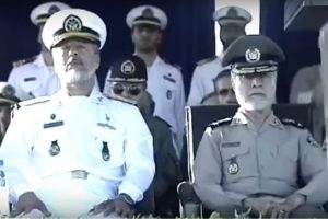 فيديو: بحرية الجيش الإيراني يحرجون قائدهم بعد عجزهم عن كسر جرة فخارية