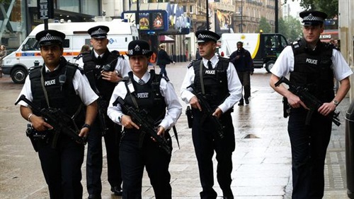 الشرطة البريطانية تحبط تمردا لسجناء في برمنغهام