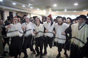 فيديو..حاخامات يهود يرقصون في ضيافة ملك البحرين