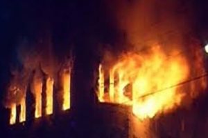 إخماد حريق نشب في عقار ب”فيصل”