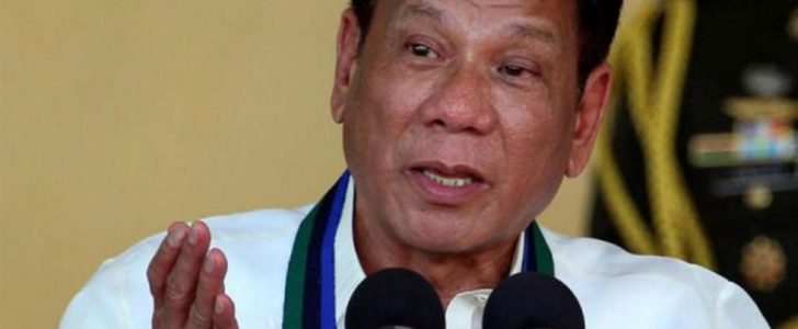 رئيس الفلبين: رميت شخصا من الطائرة ومستعد لتكرار ذلك