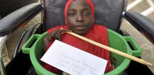 وفاة الفتاة النيجيرية “رحمة هارونا” بعد 19 عاما قضتها في وعاء بلاستيكي