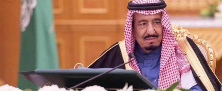 الملك سلمان: إعادة هيكلة الاقتصاد “مؤلمة” للسعوديين