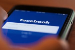 فيس بوك: الطلبات الحكومية للبيانات ارتفعت بنسبة 27% في 2016