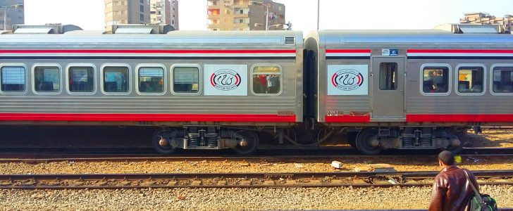 تعطل قطار “VIP” لمدة 11ساعة في مدينة العياط .. وراكب: «السواق مشي»
