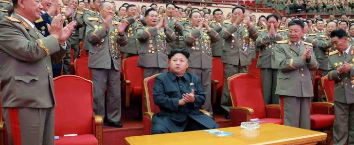 الزعيم الكوري الشمالي كم جونغ أون يدرب جيشه على إقتحام البيت الأزرق!