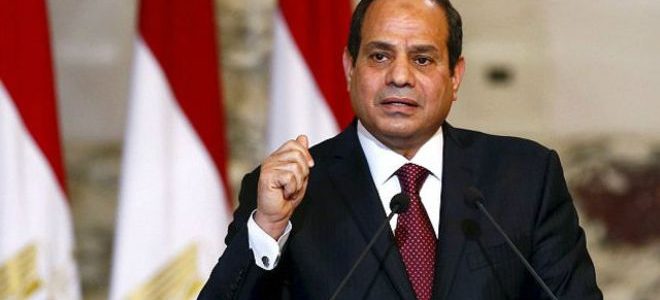 بالفيديو:السيسي يستقبل المنتخب المصري في المطار